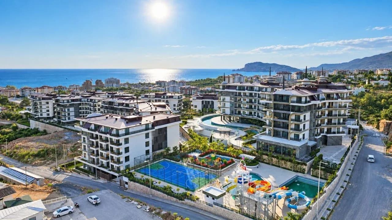 Cebeci Vista: Аквапарк и спортивные площадки Cebeci Vista на фоне моря